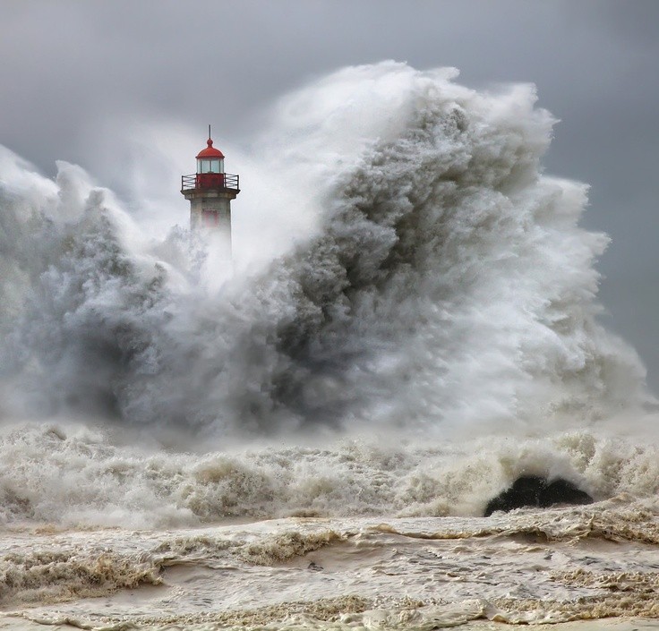 Photo:  Waves on Lighthouse